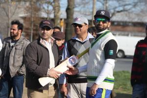 Saroosh Nadeem receives his man of the match award 